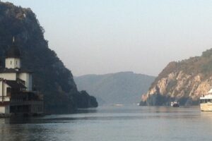 דוסיתאוס פטריארך ירושלים, המלומד סטנילואה והנצרות הרומנית