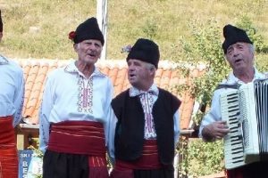 פולקלור בלקני לאורך השנה