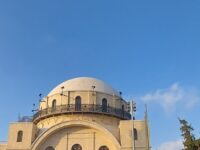 מחוללי קדושה במקומות קדושים כריזמטיים – מבוא