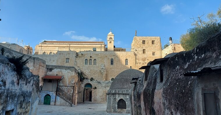 גג כנסיית הקבר ומתחם קופטי ירושלים