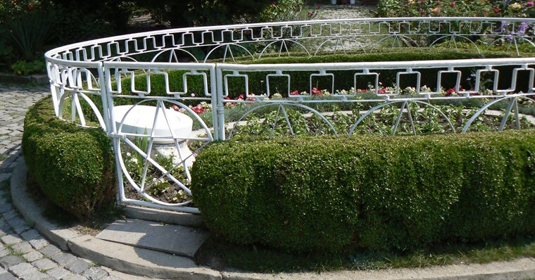 הקבר של דנוב בסופיה בולגריה, אחווה לבנה