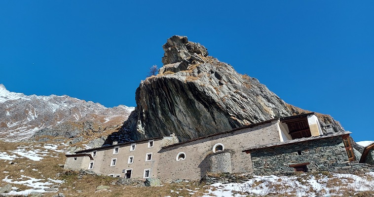מנזר סן בסו אלפים איטליה