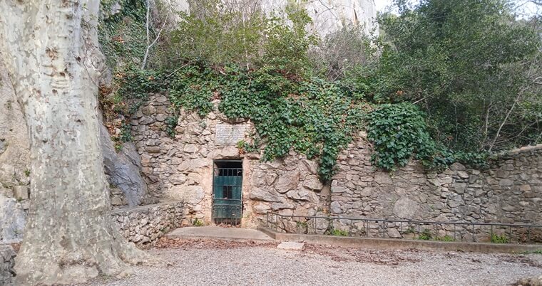 מעיין גרוטו נוטרה דאם דה לה קרוס צרפת