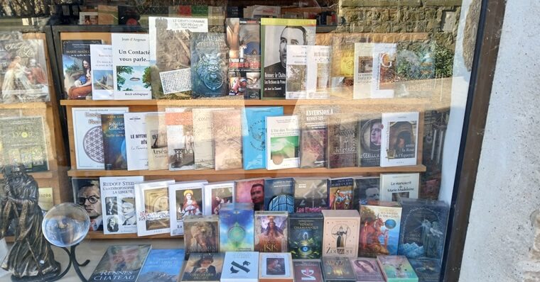 ספרים על הקתרים רנה לה שאטו צרפת